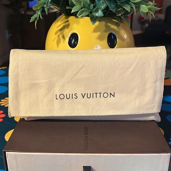 LOUIS VUITTON MURAKAMI SARAH WALLET W/DUSTBAG (DATE CODE CA0122) - Picture 3 of 16